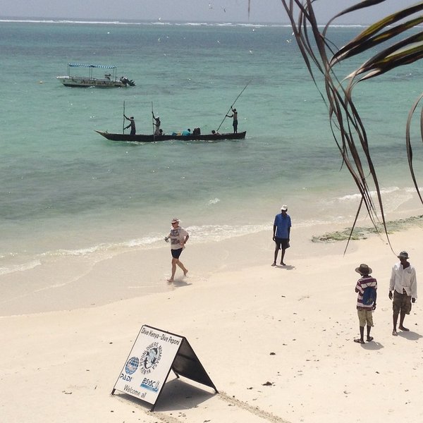 Bahari Beach Hotel 12