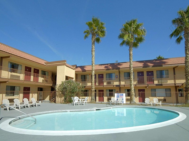 Days Inn by Wyndham Barstow 2
