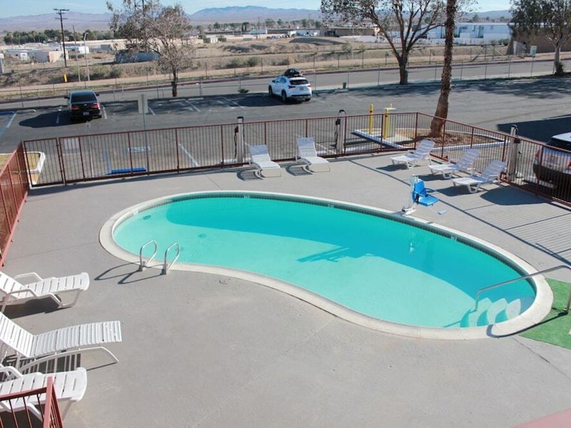 Days Inn by Wyndham Barstow 4