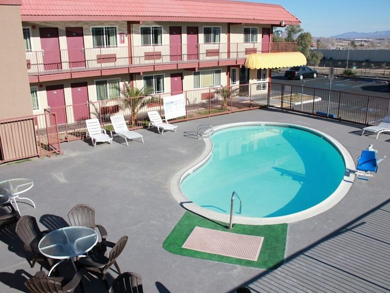 Days Inn by Wyndham Barstow 6