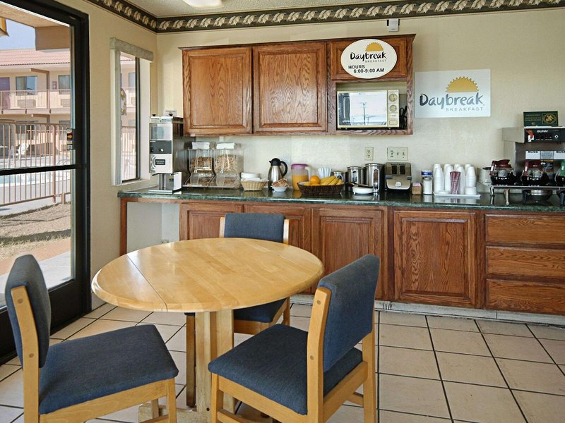 Days Inn by Wyndham Barstow 7