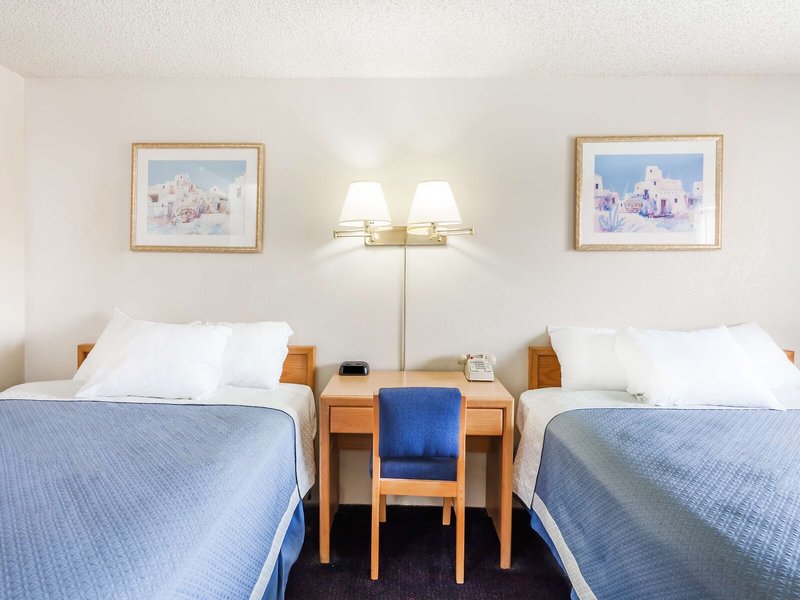 Days Inn by Wyndham Barstow 10