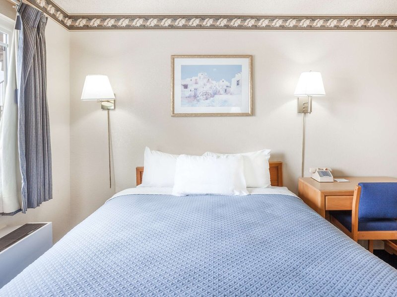 Days Inn by Wyndham Barstow 14