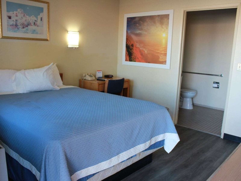 Days Inn by Wyndham Barstow 19