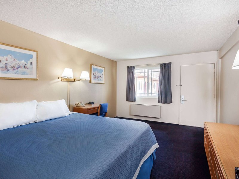 Days Inn by Wyndham Barstow 20