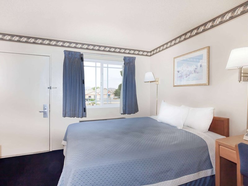 Days Inn by Wyndham Barstow 22