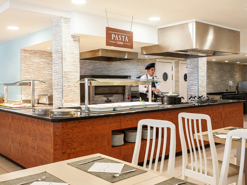 Grupotel Mar de Menorca 13