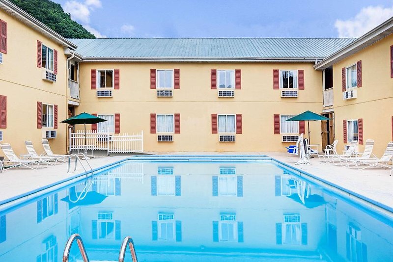 Days Inn And Suites Downtown Gatlinburg Parkway 3