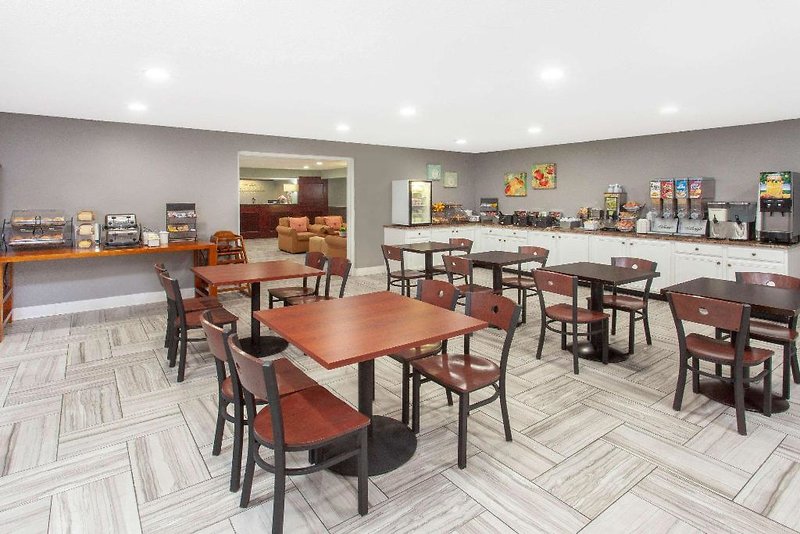 Baymont Inn & Suites Grand Haven 1