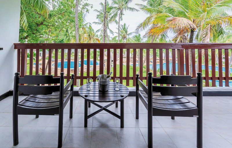 PrideInn Flamingo Beach Resort  16