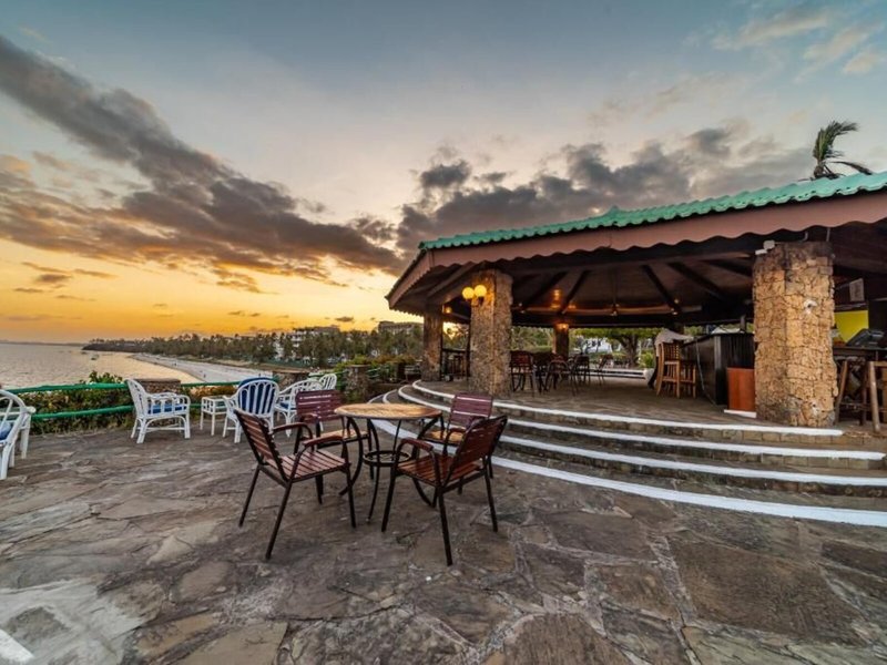 PrideInn Flamingo Beach Resort  6