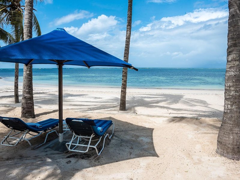 PrideInn Flamingo Beach Resort  7