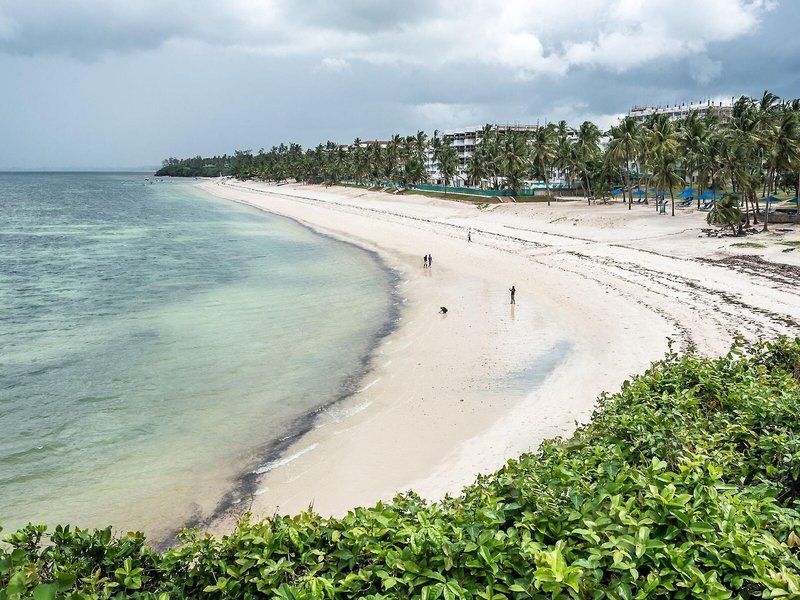 PrideInn Flamingo Beach Resort  9