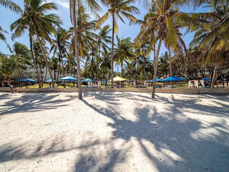 PrideInn Flamingo Beach Resort  10