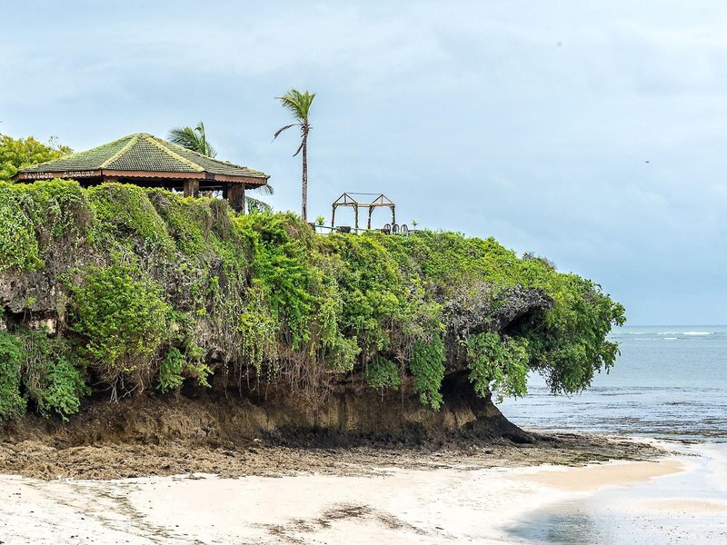 PrideInn Flamingo Beach Resort  11