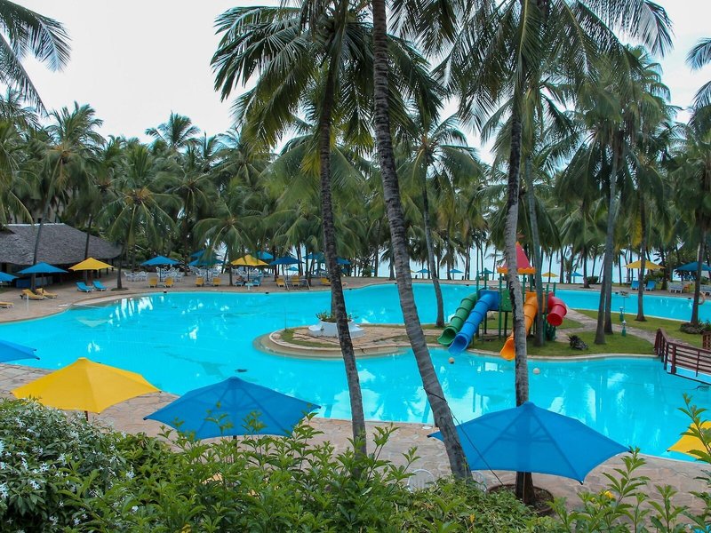 PrideInn Flamingo Beach Resort  17