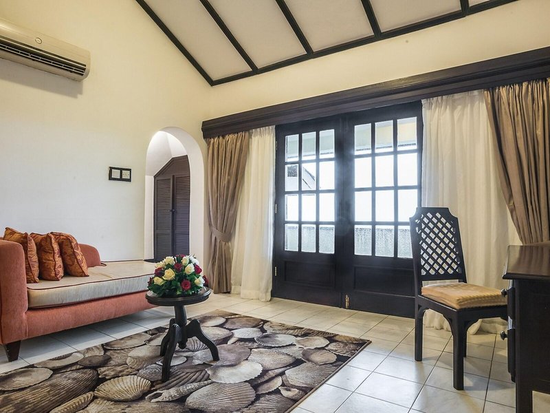 PrideInn Flamingo Beach Resort  23