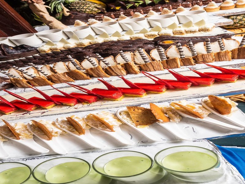 PrideInn Flamingo Beach Resort  26