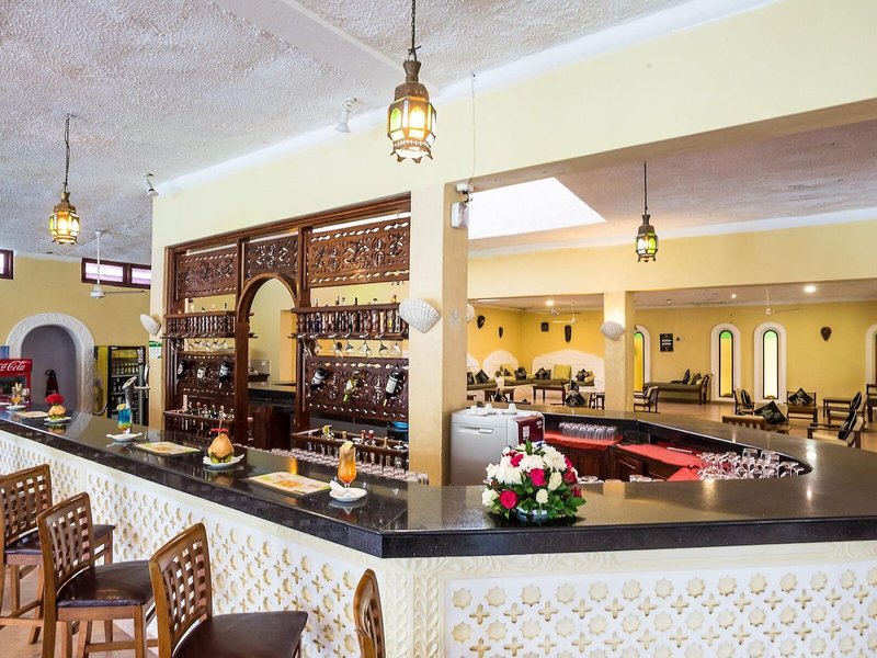 PrideInn Flamingo Beach Resort  29