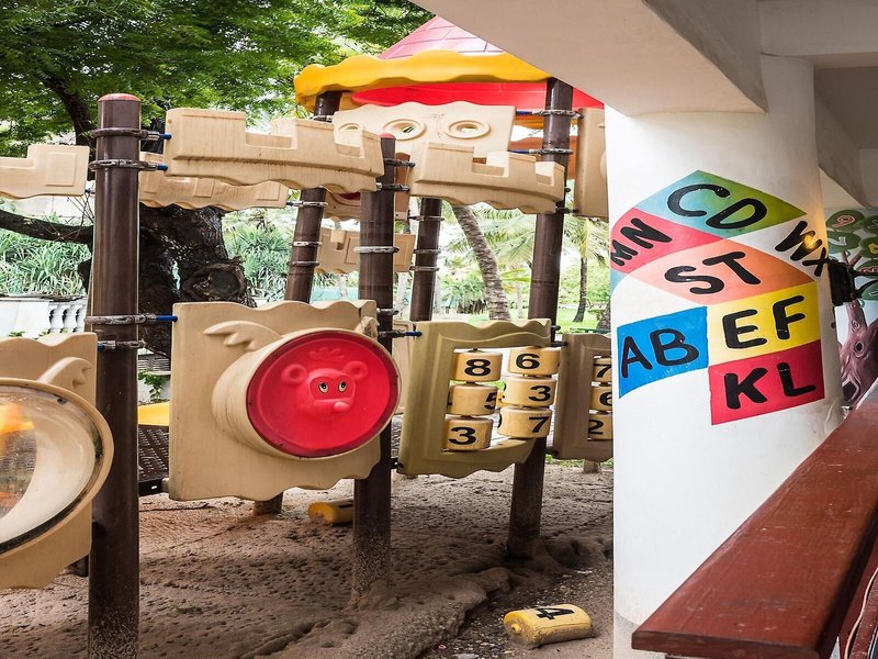 PrideInn Flamingo Beach Resort  34