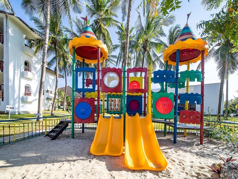 PrideInn Flamingo Beach Resort  35