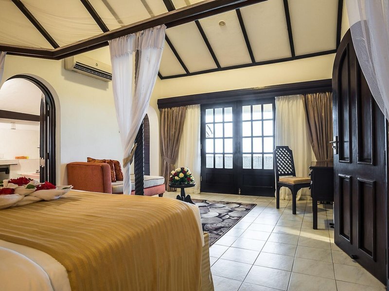 PrideInn Flamingo Beach Resort  39