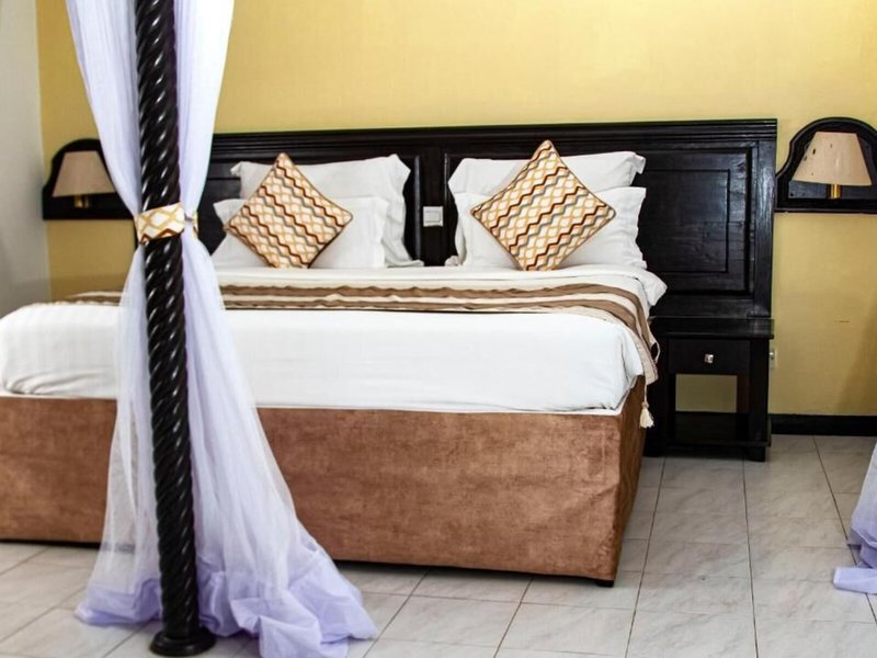 PrideInn Flamingo Beach Resort  41