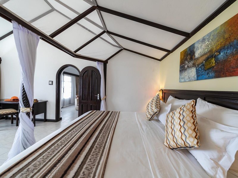 PrideInn Flamingo Beach Resort  42