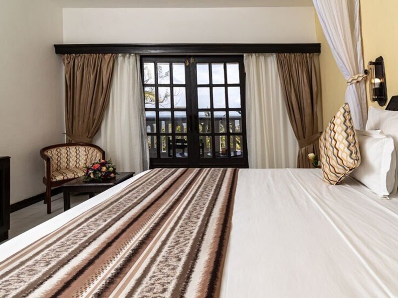 PrideInn Flamingo Beach Resort  43