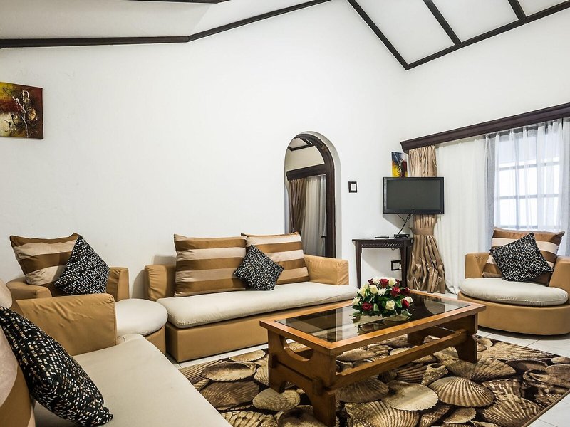 PrideInn Flamingo Beach Resort  44