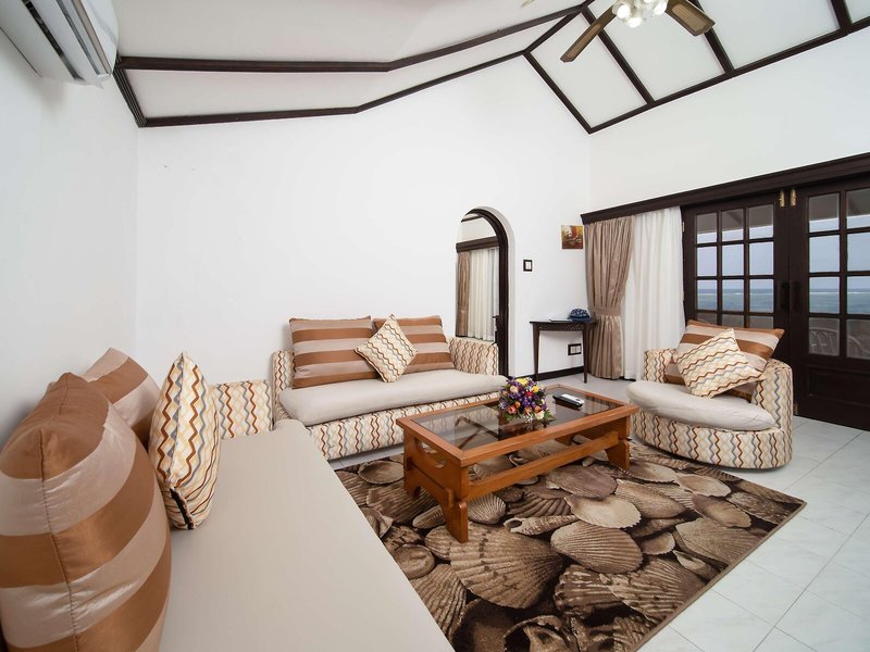 PrideInn Flamingo Beach Resort  46