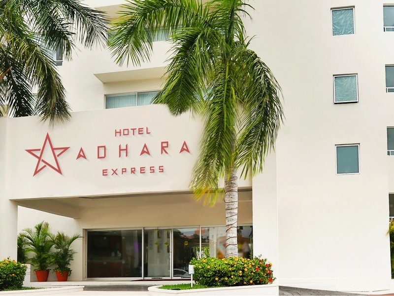 Hotel Adhara Express 5