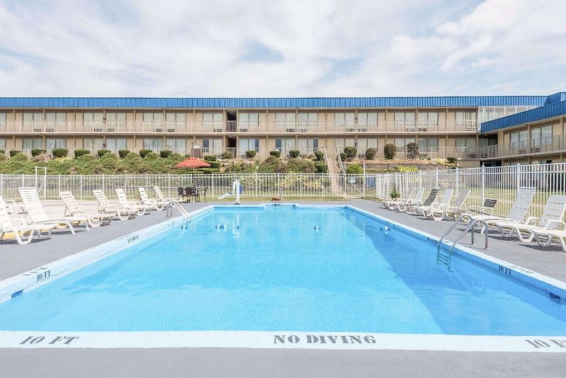 Days Inn by Wyndham St Clairsville