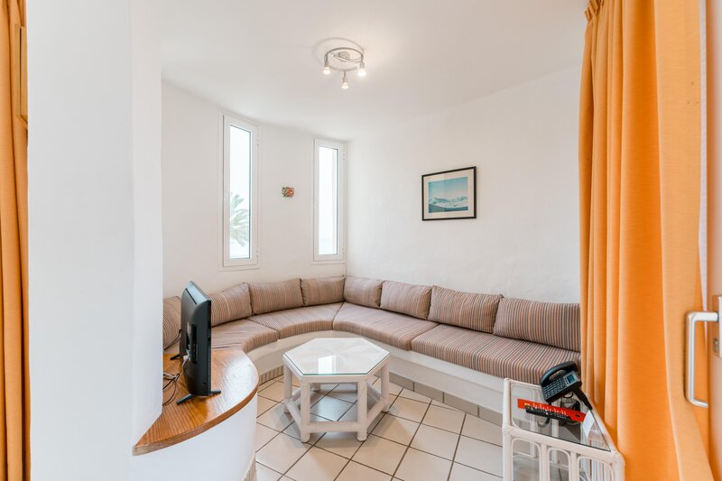 R2 Maryvent Beach Apartment 23