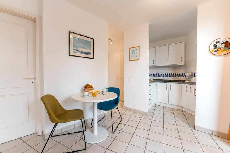R2 Maryvent Beach Apartment 25