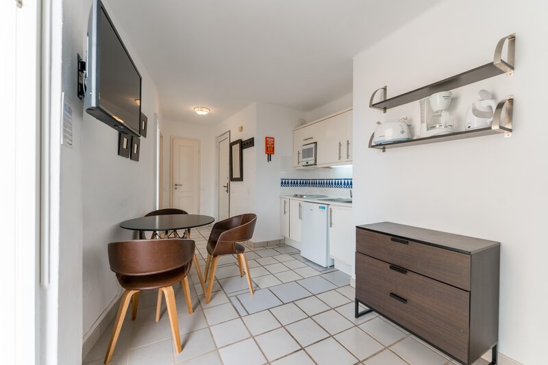 R2 Maryvent Beach Apartment 33