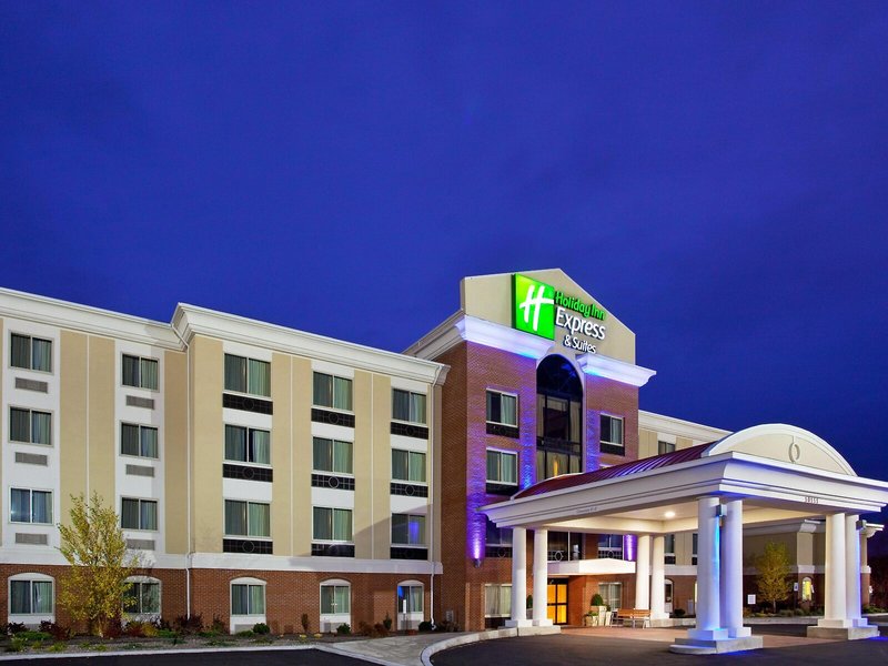 Holiday Inn Express & Suites Niagara Falls 2