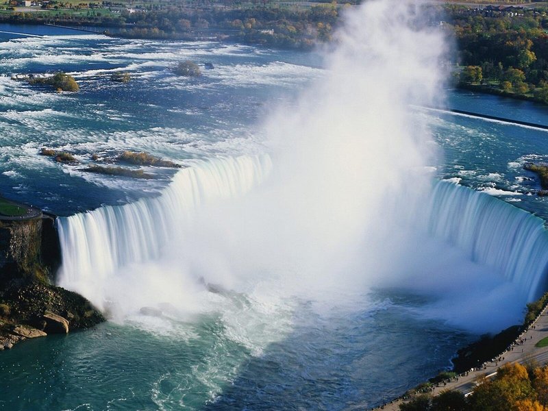 Holiday Inn Express & Suites Niagara Falls 3