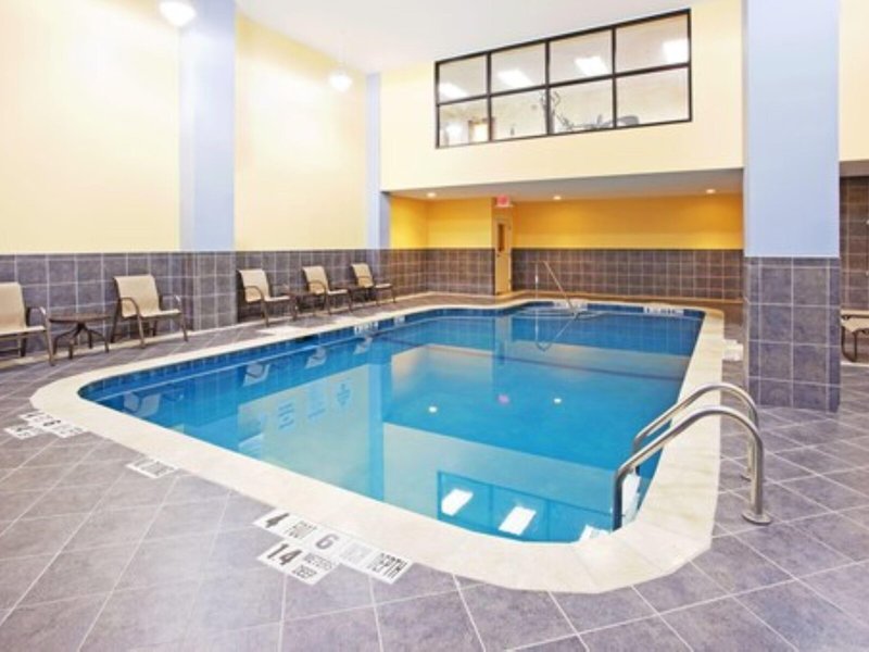 Holiday Inn Express & Suites Niagara Falls 5