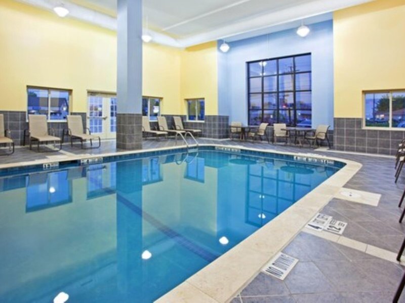 Holiday Inn Express & Suites Niagara Falls 6