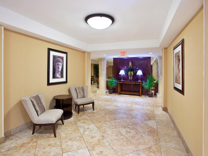 Holiday Inn Express & Suites Niagara Falls 8