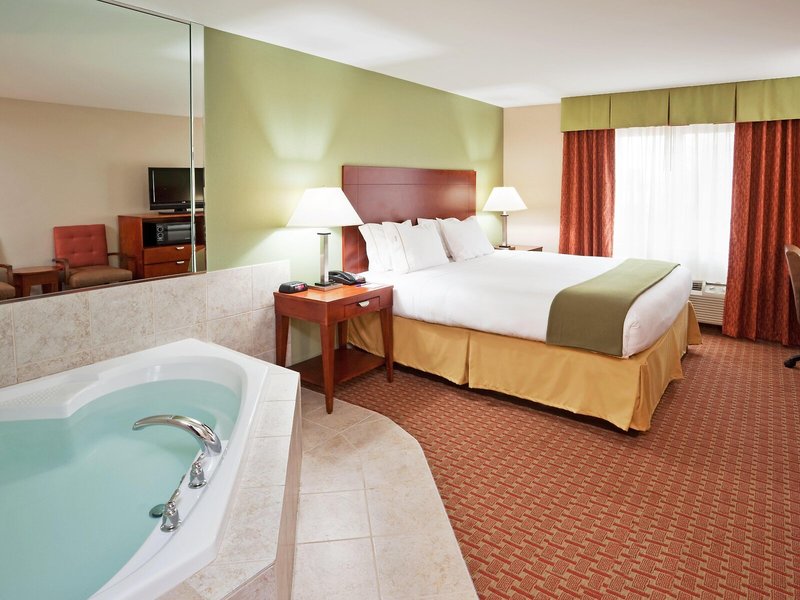 Holiday Inn Express & Suites Niagara Falls 17