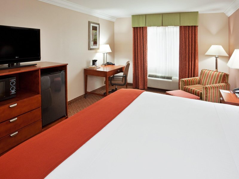 Holiday Inn Express & Suites Niagara Falls 20