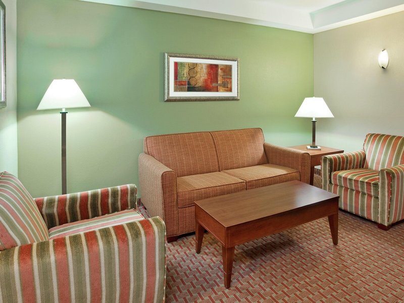Holiday Inn Express & Suites Niagara Falls 21