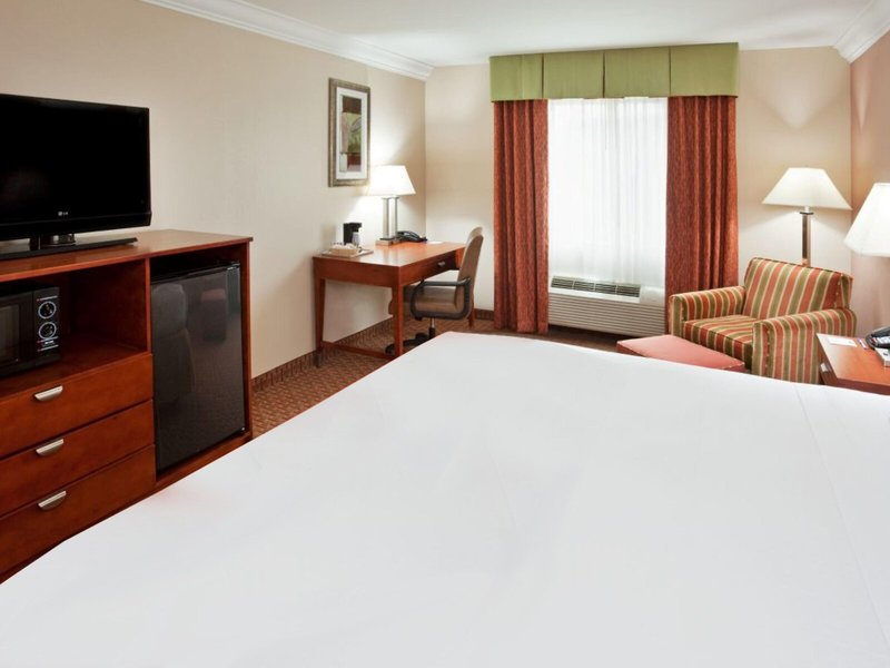 Holiday Inn Express & Suites Niagara Falls 26