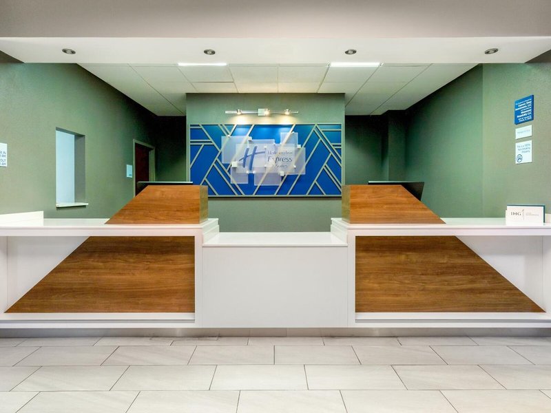 Holiday Inn Express & Suites Orlando-Ocoee East 9