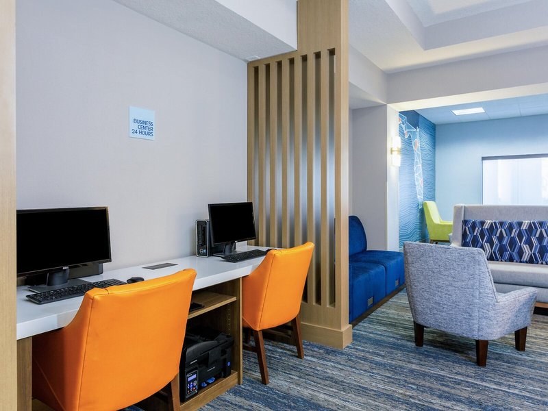 Holiday Inn Express & Suites Orlando-Ocoee East 10