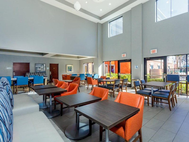Holiday Inn Express & Suites Orlando-Ocoee East 12