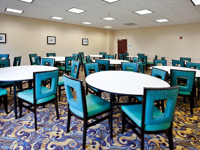 Holiday Inn Express & Suites Orlando-Ocoee East 17