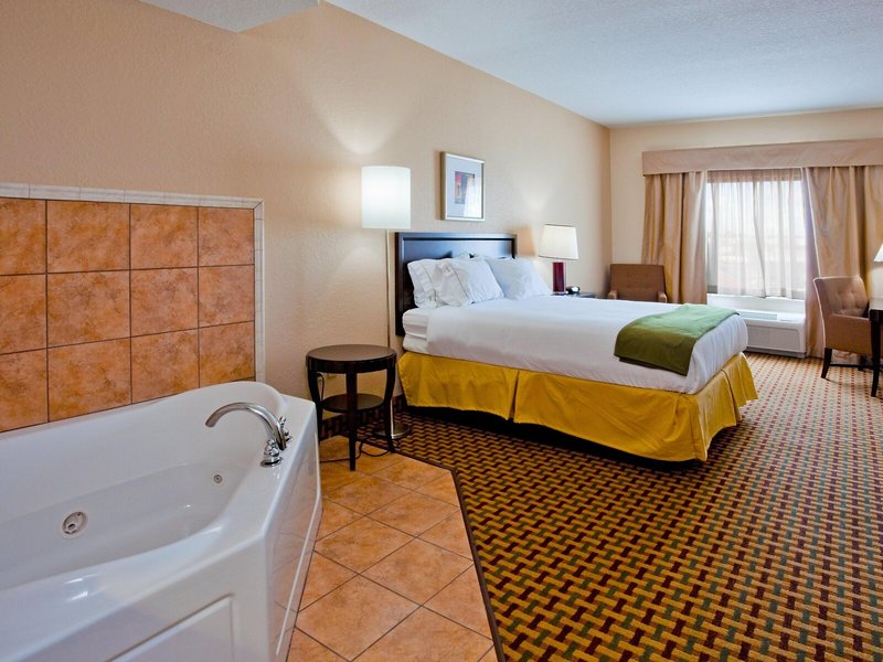 Holiday Inn Express & Suites Orlando-Ocoee East 22